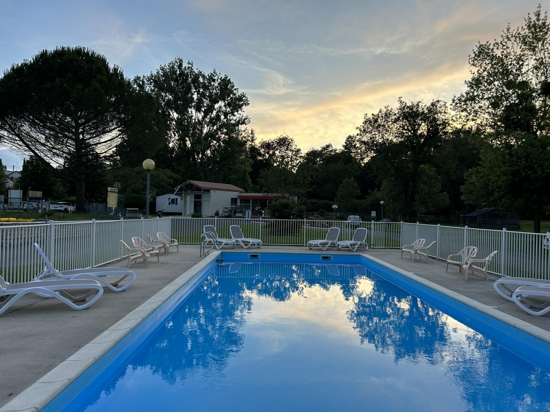 Camping Saintes Grandes Rives - piscine